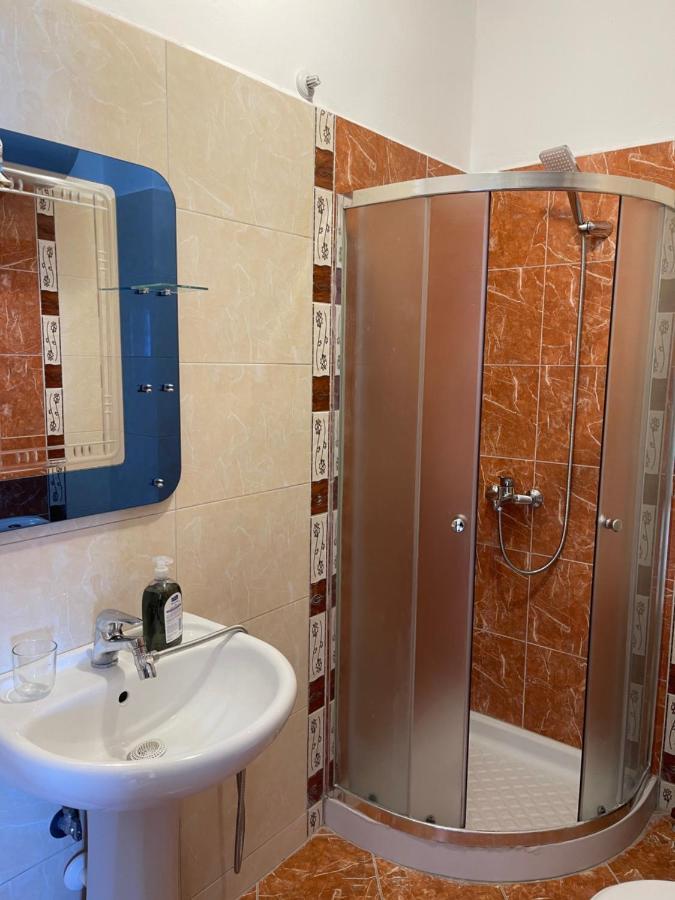 Sina Apartments Sarande Bagian luar foto