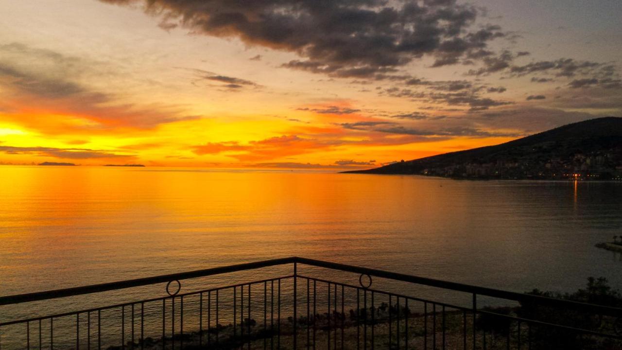 Sina Apartments Sarande Bagian luar foto